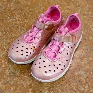 Girls size 2 stride rite m2 phibian shoes